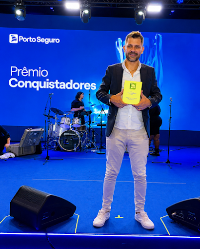 Abrace Seguros recebendo o Prêmio Conquistadores da Porto Seguro
